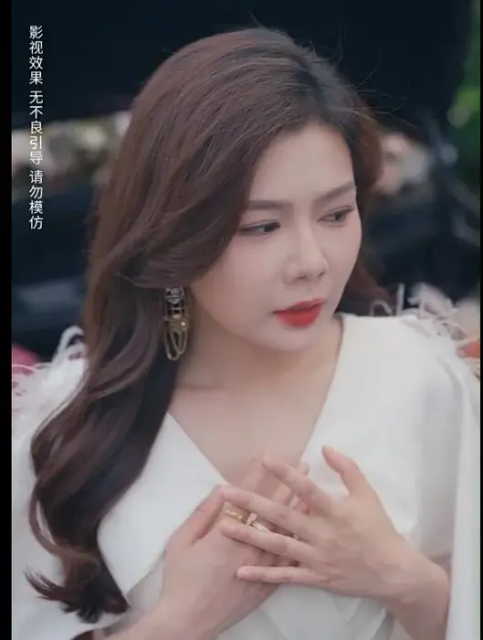 莹火安能替月光0